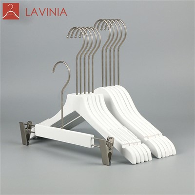 Cintres en bois pour enfants