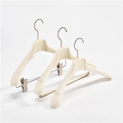 Cintres en plastique blanc épais